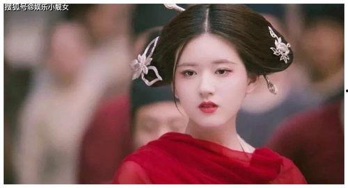 女明星吃瓜爆料,女明星揭秘幕后真相，吃瓜爆料引热议